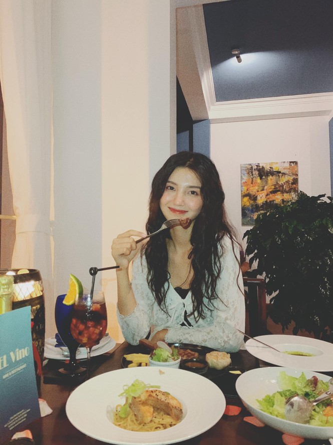 Nữ sinh gây sốt với bộ ảnh chơi bóng rổ sở hữu nét đẹp lai Tây - ảnh 9