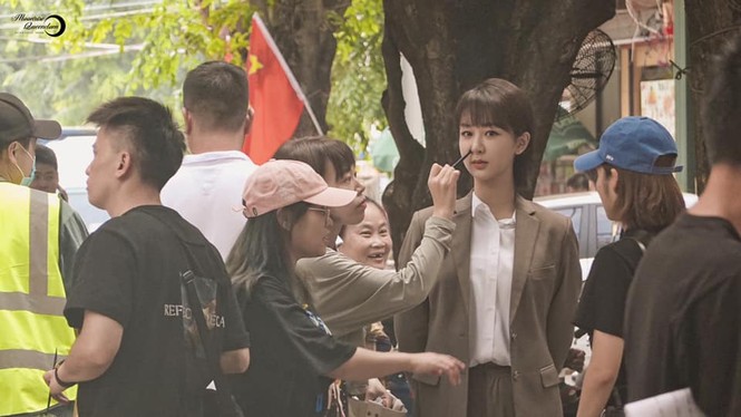 Nữ bác sĩ tâm lý: Loạt ảnh hậu trường của Dương Tử được tiết lộ với nhan sắc gây bất ngờ - ảnh 3