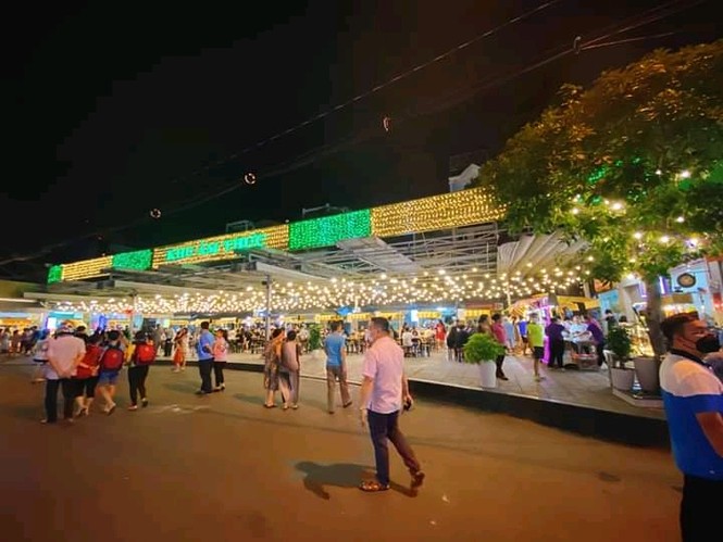 Hẹn hò Sài Gòn: Lạc lối ở thiên đường ẩm thực và mua sắm tại phố đi bộ Kỳ đài Quang Trung - ảnh 7
