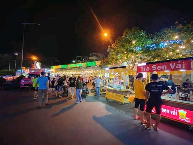 Hẹn hò Sài Gòn: Lạc lối ở thiên đường ẩm thực và mua sắm tại phố đi bộ Kỳ đài Quang Trung - ảnh 3