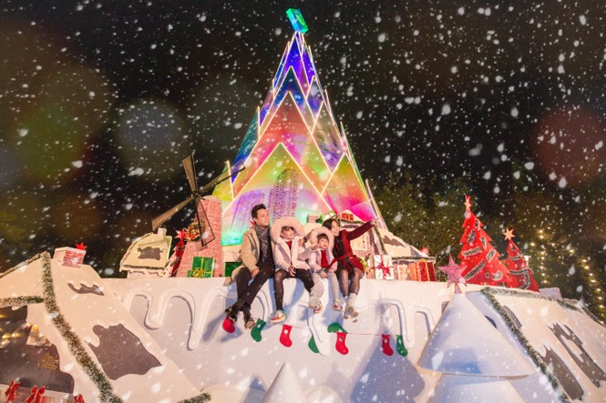 Teen Hà Nội đã kịp check-in cùng “cây măng Noel” đẹp như ngôi làng cổ Bắc Âu này chưa? - ảnh 2