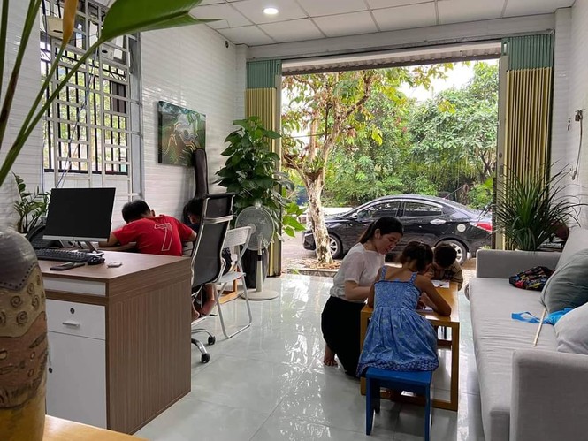 4 đứa trẻ đi nhặt ve chai mong ước đến trường, may mắn gặp được chàng trai tốt bụng - ảnh 2