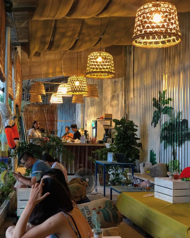 Ngắm hoàng hôn đẹp lãng mạn bên bờ sông Sài Gòn tại những tiệm cà phê chill hết nấc - ảnh 6