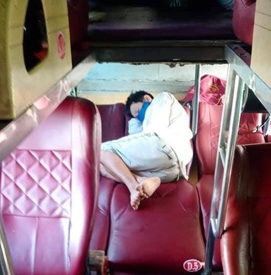 Người đàn ông phụ hồ bật khóc vì mất 32 triệu về quê ăn Tết và cái kết ấm lòng - ảnh 2