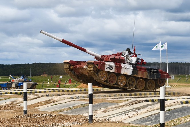 Kịch tính màn đua xe tăng của các ‘bóng hồng’ tại ARMY Games 2019 - ảnh 6