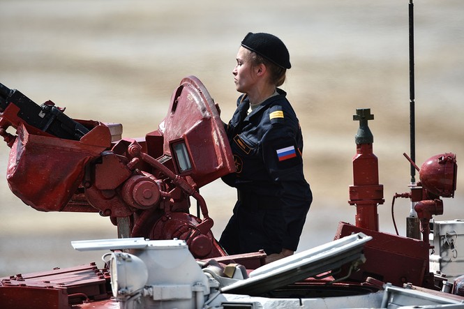 Kịch tính màn đua xe tăng của các ‘bóng hồng’ tại ARMY Games 2019 - ảnh 3
