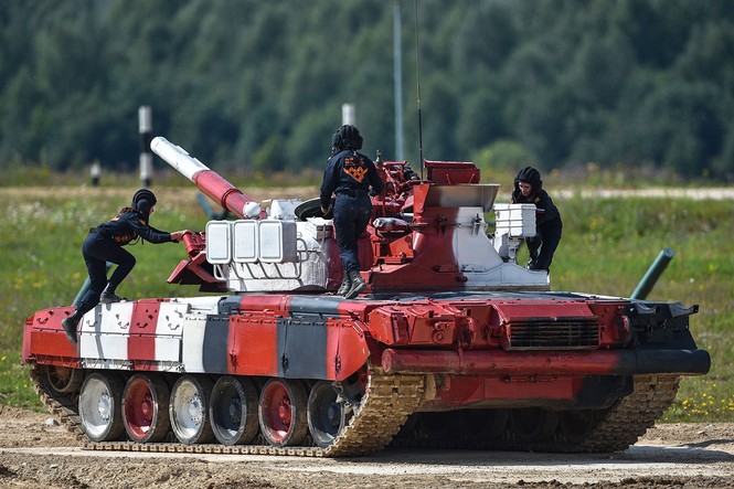 Kịch tính màn đua xe tăng của các ‘bóng hồng’ tại ARMY Games 2019 - ảnh 4