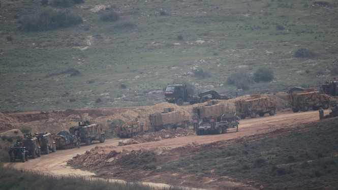 Thổ Nhĩ Kỳ ồ ạt dồn quân đến biên giới Syria - ảnh 1