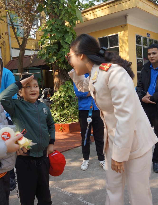 Mang tiếng cười đến trẻ khuyết tật trường Chuyên biệt Bình Minh - ảnh 6