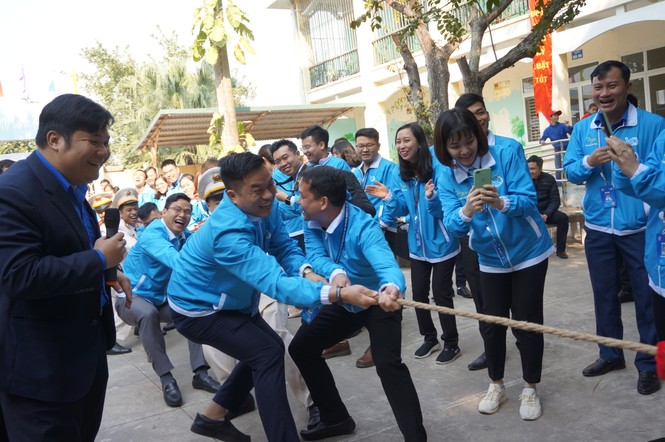 Mang tiếng cười đến trẻ khuyết tật trường Chuyên biệt Bình Minh - ảnh 5