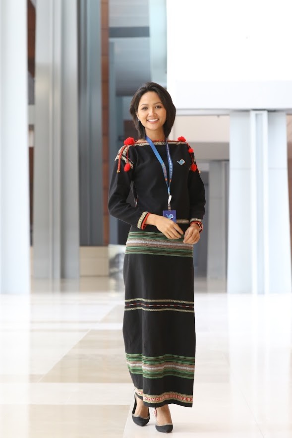 Hoa hậu H'Hen Niê rạng ngời tại Đại hội Hội LHTN Việt Nam lần thứ VIII - ảnh 10