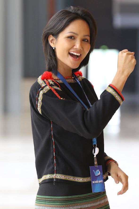 Hoa hậu H'Hen Niê rạng ngời tại Đại hội Hội LHTN Việt Nam lần thứ VIII - ảnh 7
