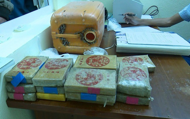 33 kg ma tuý dạt vào biển miền Trung từ con tàu đắm - ảnh 1
