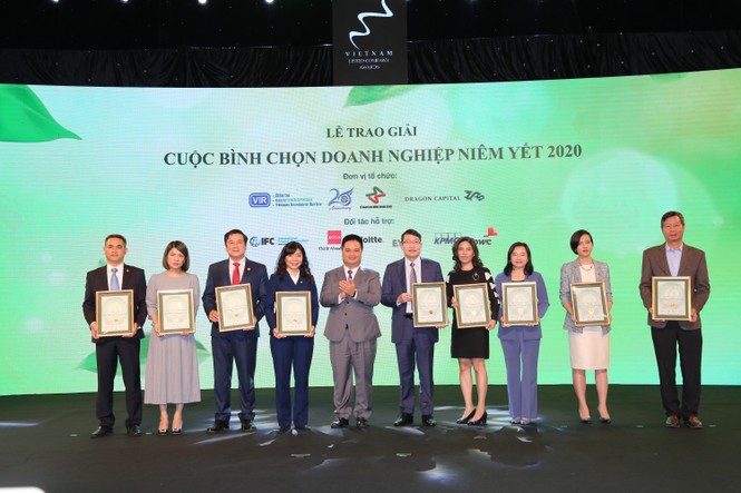 HDBank giành được 'cú đúp' doanh nghiệp niêm yết xuất sắc - ảnh 1