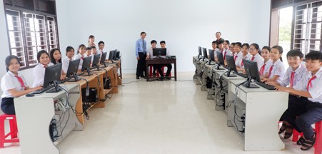 Tài trợ máy tính cho học sinh nông thôn Quảng Nam - ảnh 1