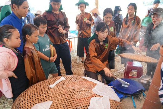 Sôi động tuổi thơ với lễ hội ngày mùa trên đồng ruộng - ảnh 8