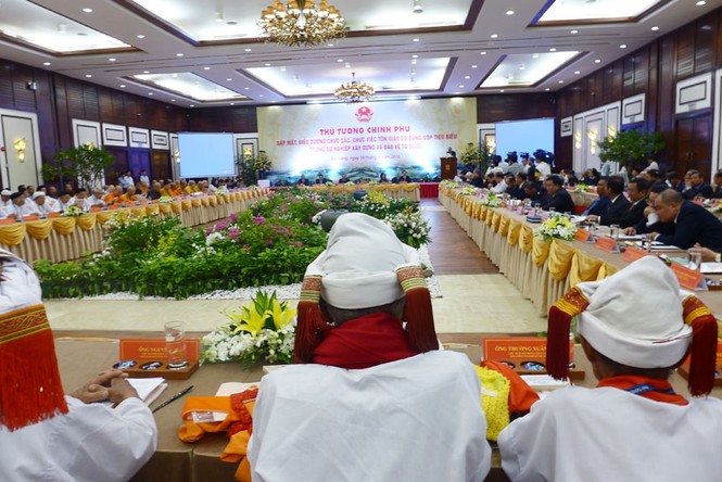 Thủ tướng Nguyễn Xuân Phúc gặp mặt, biểu dương chức sắc, chức việc tôn giáo tiêu biểu - ảnh 1
