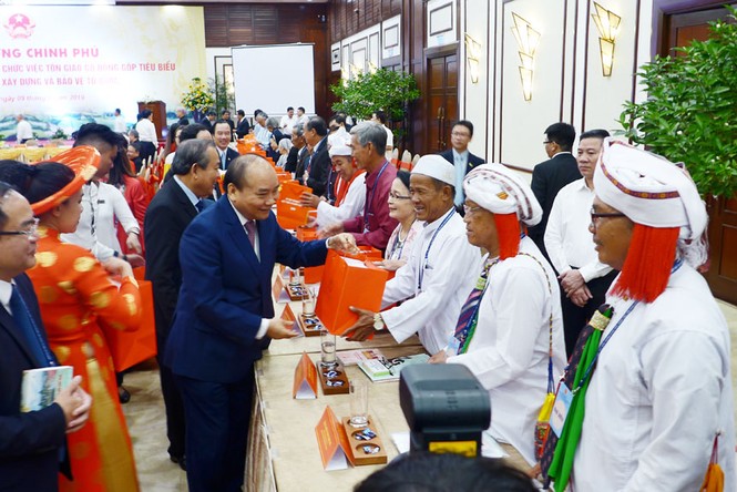 Thủ tướng Nguyễn Xuân Phúc gặp mặt, biểu dương chức sắc, chức việc tôn giáo tiêu biểu - ảnh 3
