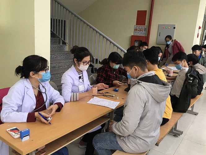 Mặc giá lạnh, sinh viên Đà Nẵng xếp hàng hiến máu - ảnh 3