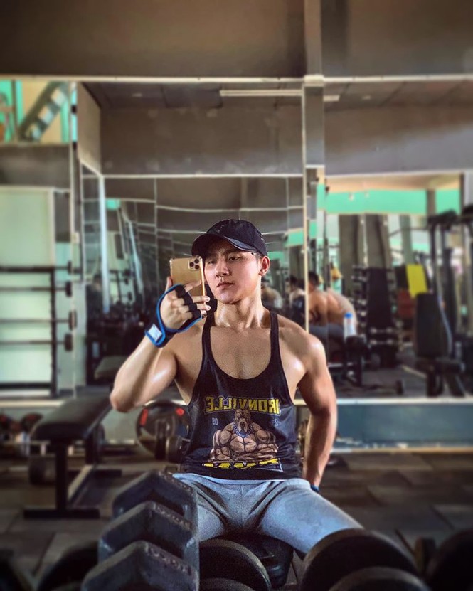 Nam thần TikTok mới khiến cộng đồng mạng “chia phe” với clip thả thính “Em là của anh” - ảnh 5