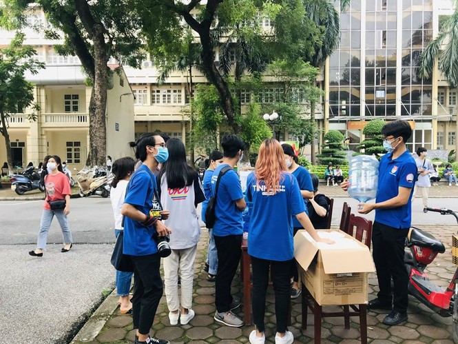 Thi năng khiếu của trường Báo: Nghĩa cử đẹp mùa dịch COVID-19 được đưa vào đề thi - ảnh 11