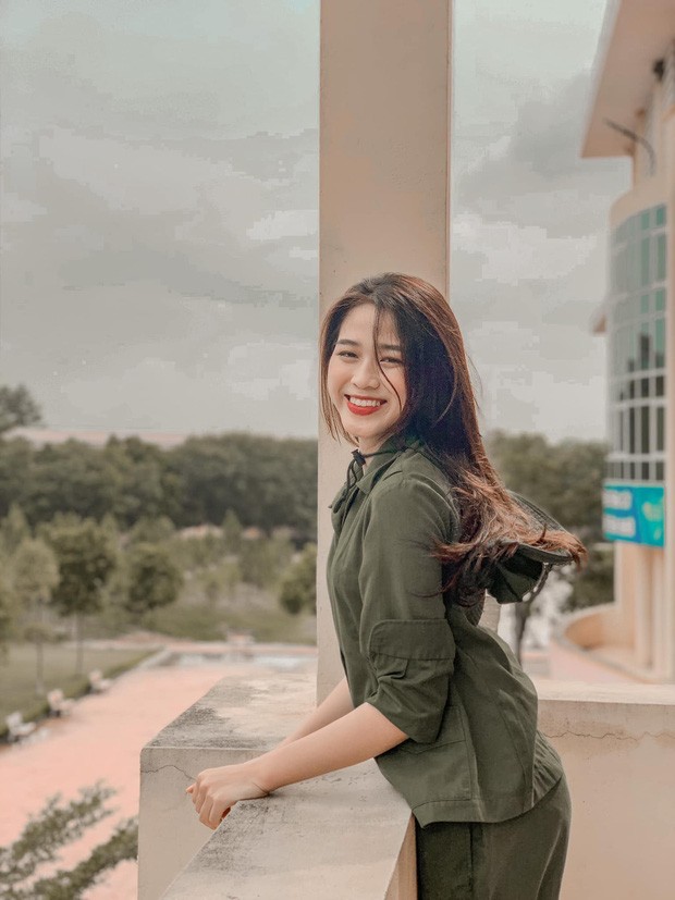 Hoa hậu Đỗ Thị Hà đi cấy lúa cũng xinh xắn đáng yêu, xứng danh cô gái