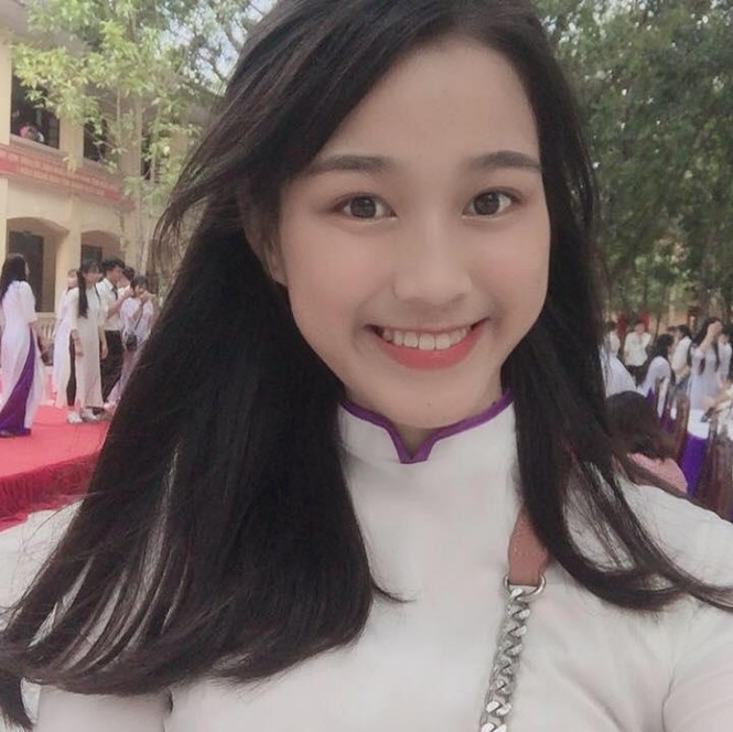 Hoa hậu Đỗ Thị Hà đi cấy lúa cũng xinh xắn đáng yêu, xứng danh cô gái