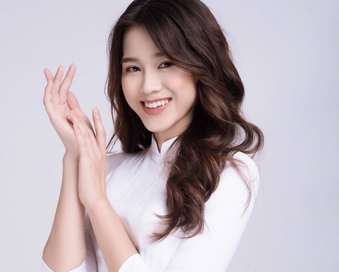 Hoa hậu Đỗ Thị Hà đi cấy lúa cũng xinh xắn đáng yêu, xứng danh cô gái
