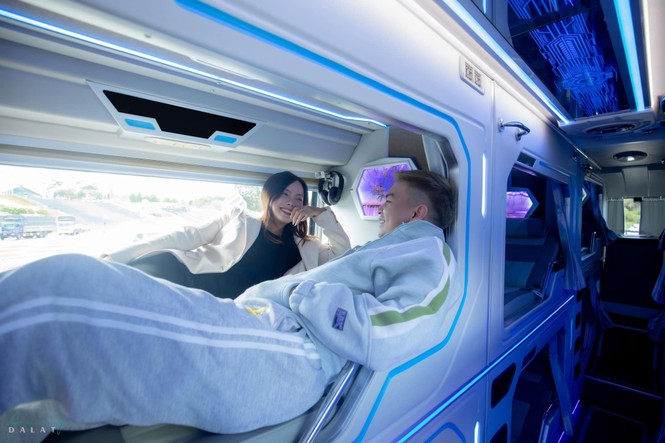 Tin vui cho hội mê Đà Lạt: Xe limousine giường đôi xuất hiện, “xịn” như khách sạn 5 sao - ảnh 7