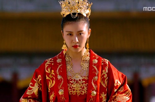 Lỡ “phải lòng” Chàng Hậu, đừng bỏ qua những hoàng hậu khác của Hàn Quốc cũng ngầu hết nấc - ảnh 3
