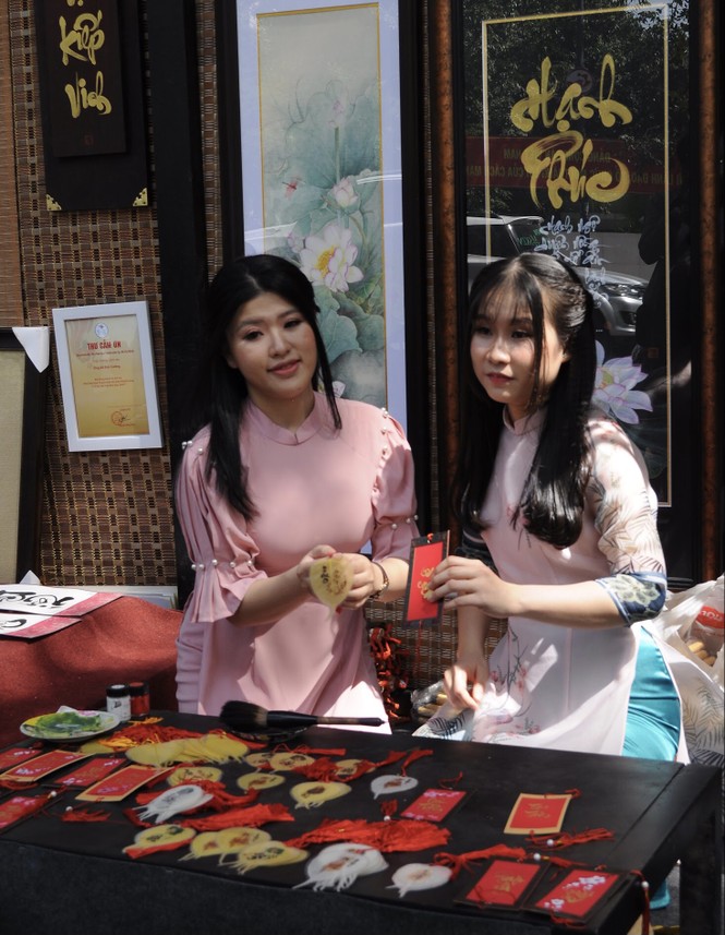 Hoạt động mừng xuân ở TP.HCM: Sôi động, đa dạng nhưng vẫn tuân thủ quy tắc an toàn - ảnh 1