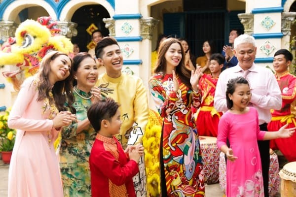 Tết đến Xuân về, cập nhật một vài bí kíp giúp bạn “duyên dáng” hơn trong những tình huống