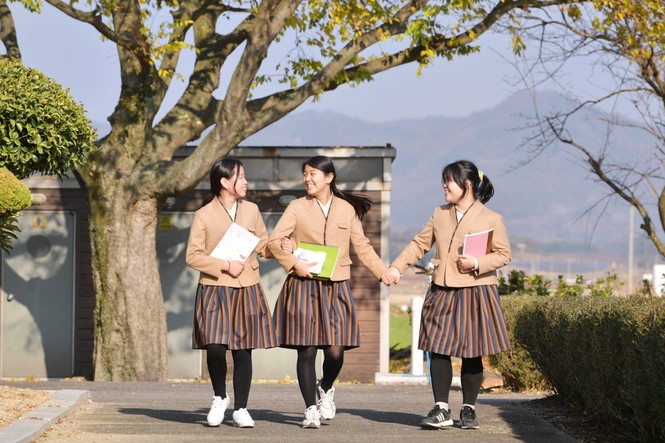 Các trường học Hàn Quốc cho học sinh mặc đồng phục lấy cảm hứng từ hanbok từ tháng 11 này - ảnh 3