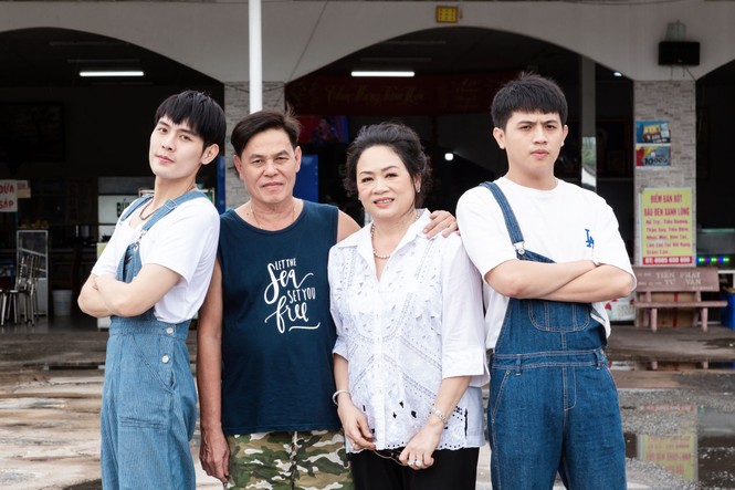 Võ Đăng Khoa gây chú ý bởi phiên bản nữ giống mẹ như đúc - ảnh 1