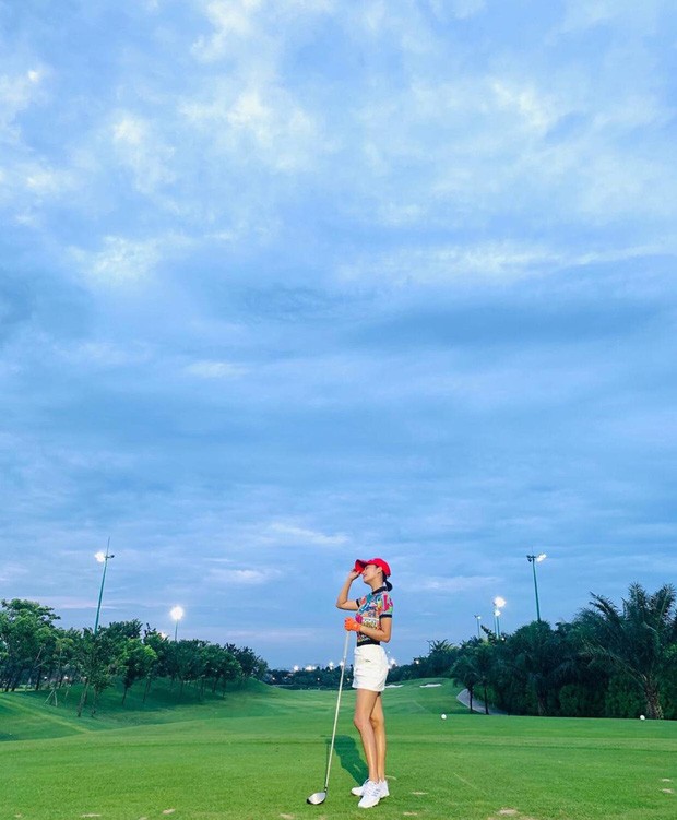 Dàn mỹ nhân V-Biz nhập hội chơi golf đọ sắc vóc thân thái đầy “chanh sả” - ảnh 10