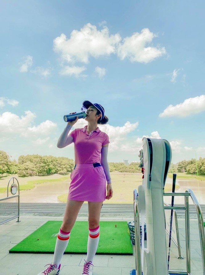 Dàn mỹ nhân V-Biz nhập hội chơi golf đọ sắc vóc thân thái đầy “chanh sả” - ảnh 5