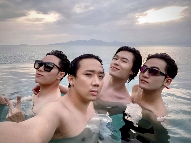 Trúc Nhận không quên thói quen bắt khoảnh khắc có một không hai của hội bạn chí cốt - ảnh 7