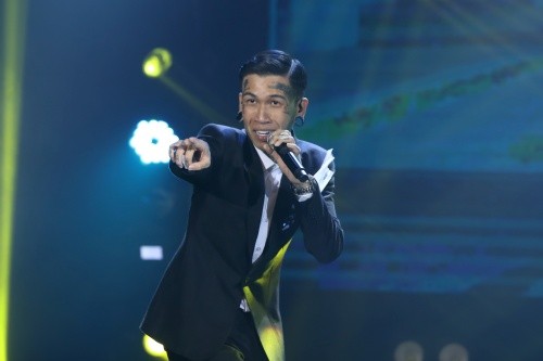Hiền Hồ đẹp lung linh, lần đầu hát live siêu ngọt với “Gặp nhưng không ở lại” - ảnh 7