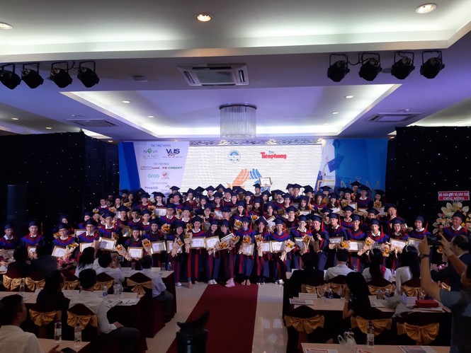 Hoa hậu Đỗ Thị Hà và các Á hậu cùng lan tỏa thông điệp tích cực cho các tân thủ khoa - ảnh 7