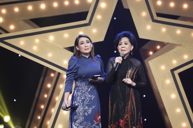 Phi Nhung bật khóc kể phải tự lái xe đi sinh con gái Wendy - ảnh 2