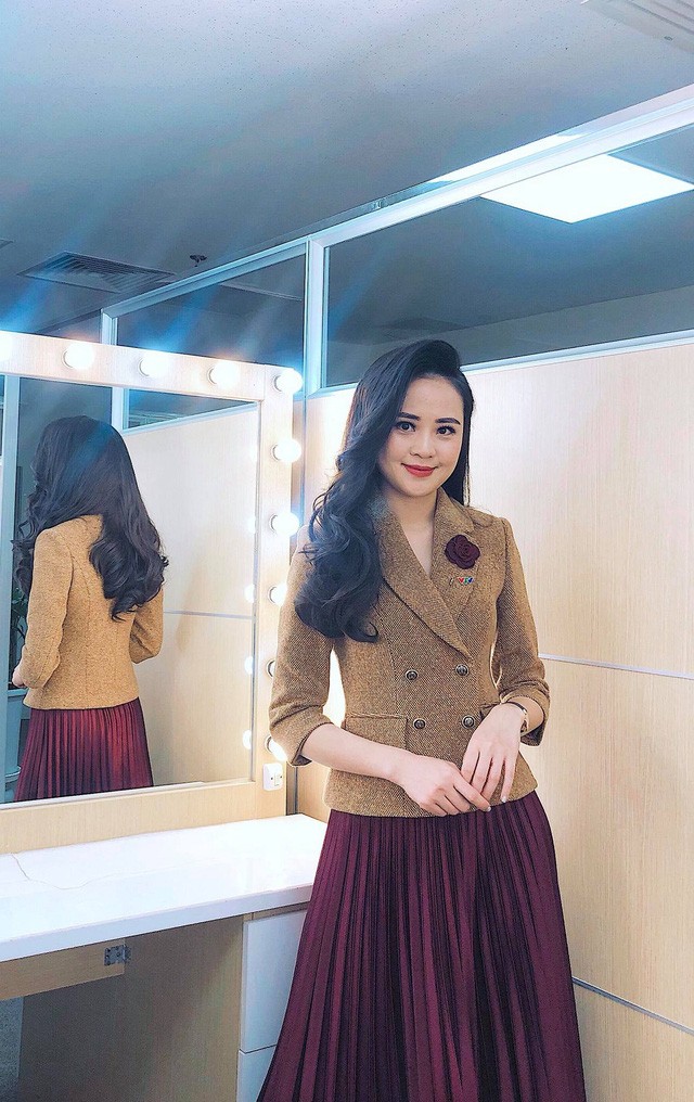 Nhan sắc BTV Thời tiết 9x dẫn bản tin Thời sự 19h - ảnh 9
