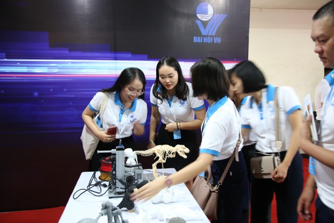 Độc đáo siêu xe F1 chạy bằng điện tại ĐH Hội LHTNT TP Hà Nội - ảnh 6