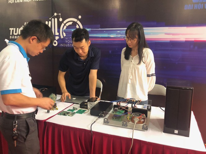 Độc đáo siêu xe F1 chạy bằng điện tại ĐH Hội LHTNT TP Hà Nội - ảnh 5