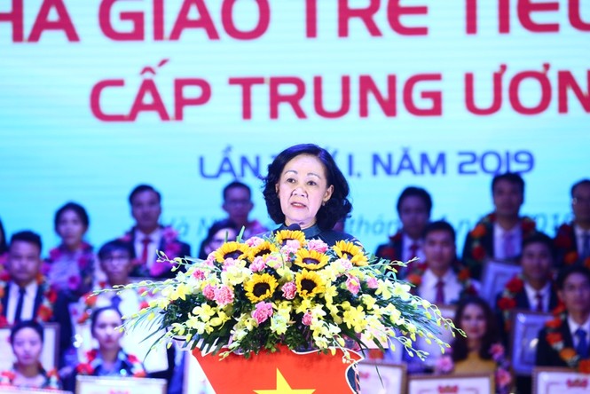 Vinh danh những nhà giáo trẻ tận tâm, cống hiến vì giáo dục - ảnh 1