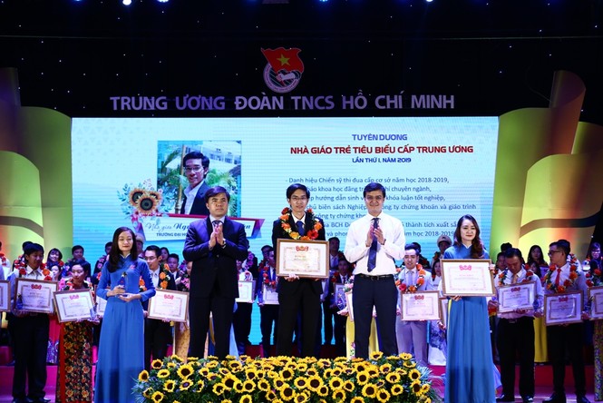 Vinh danh những nhà giáo trẻ tận tâm, cống hiến vì giáo dục - ảnh 4