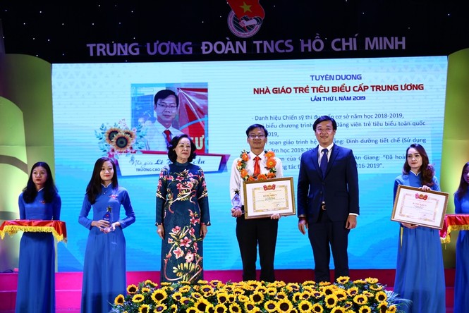 Vinh danh những nhà giáo trẻ tận tâm, cống hiến vì giáo dục - ảnh 2