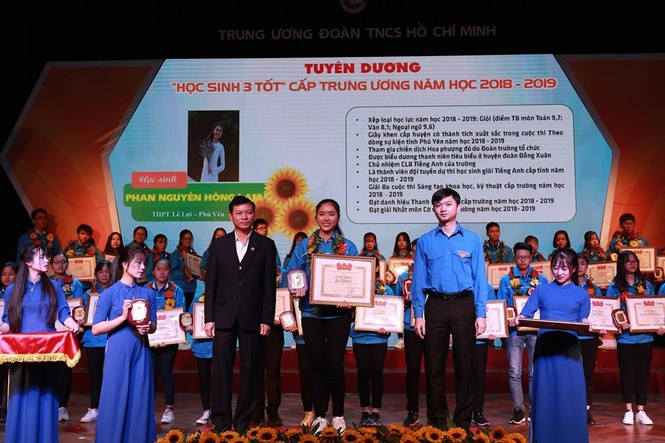 83 học sinh được tuyên dương 'Học sinh 3 tốt', 'Học sinh 3 rèn luyện' - ảnh 3