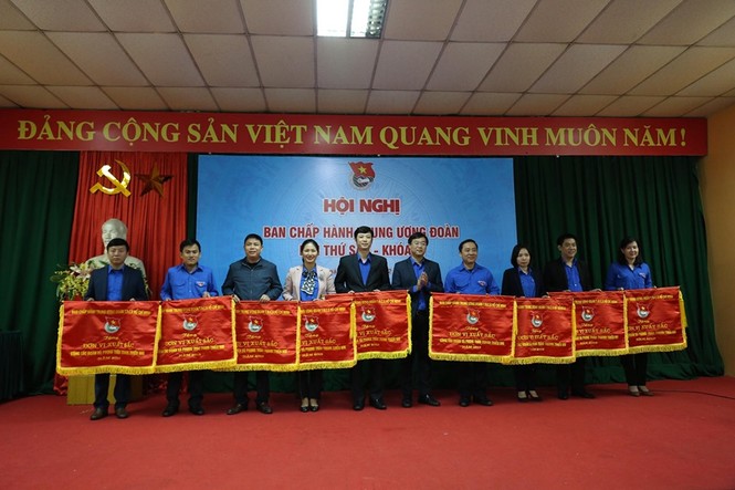 Tuổi trẻ Việt Nam tự hào tiến bước dưới cờ Đảng - ảnh 2