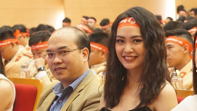 Hàng ngàn chiến sĩ công an xếp hàng hiến máu 'Chủ nhật Đỏ' - ảnh 8
