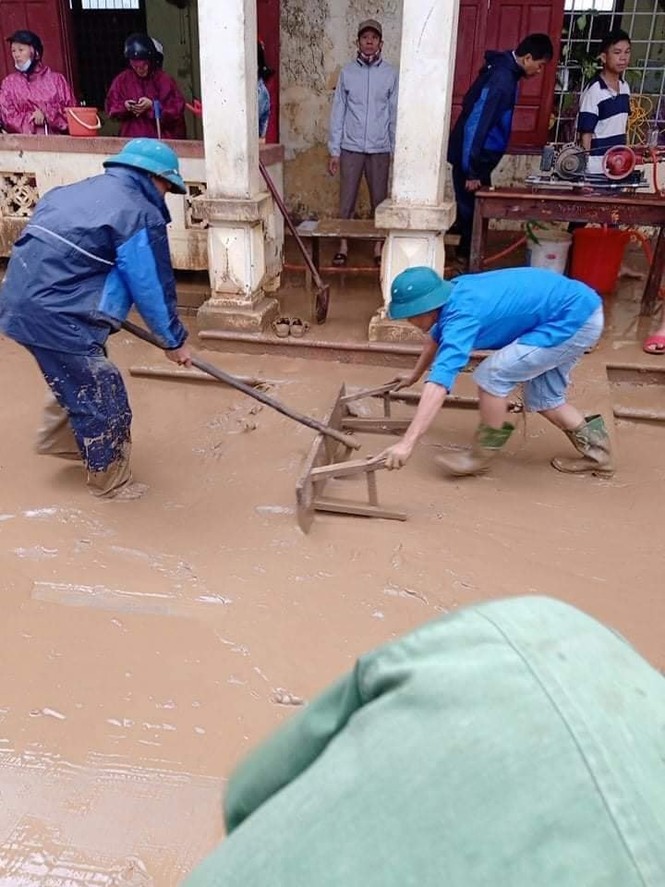 Tuổi trẻ cả nước cùng tiếp sức cho người dân miền Trung bị lũ lụt - ảnh 3